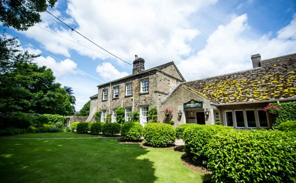 Outside-The-Devonshire-Arms