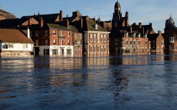 UK floods: Extra soldiers sent