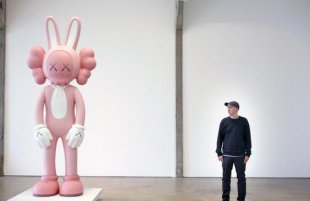 AN90442838Kaws artist Brian.jpg