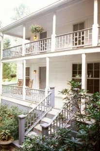 Exterior of York House Inn in Rabun Gap, Georgia