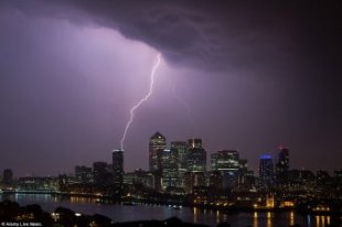 Lighting struck above Canary Wharf in the early hours of this morning, but many woke up to pleasant and misty conditions today